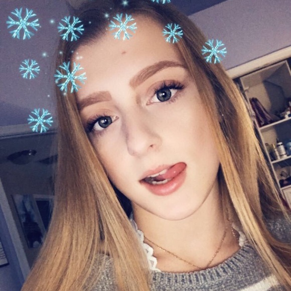 Meet your Posher, Gaby - Picture 1 of 1